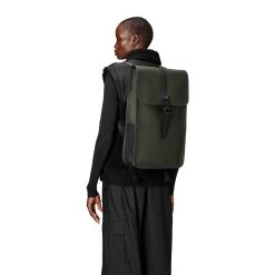 Rains Backpack W3 Green -Mode Tassen Winkel image 3884