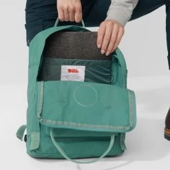 Fjallraven Kanken Frost Green-confetti Pattern -Mode Tassen Winkel image 5239