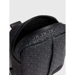 Calvin Klein Rubberized Conv Repo Black Uv Mono -Mode Tassen Winkel image 6998