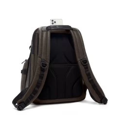 Tumi Alpha Bravo Nathan Navigation Backpack Leather Dark Brown 10 Tumi Alpha Bravo Nathan Navigation Backpack Leather Dark Brown -Mode Tassen Winkel image 7037