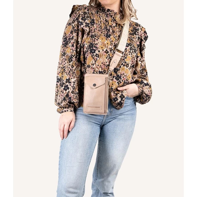 Cowboysbag Hanna Phonebag Sand 2 Cowboysbag Hanna Phonebag Sand - Image 2