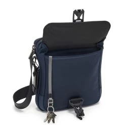 Tumi Alpha Bravo Barksdale Junior Crossbody Navy -Mode Tassen Winkel image 8576