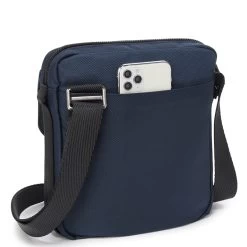 Tumi Alpha Bravo Barksdale Junior Crossbody Navy -Mode Tassen Winkel image 8578