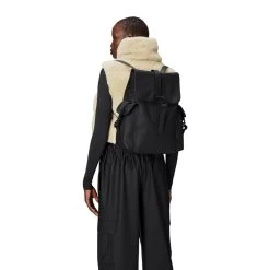 Rains Rucksack Cargo W3 Black -Mode Tassen Winkel image 9125